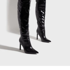 Overknee boots  - Köpte dessa men tyvärr för små för mig. Aldrig använd helt ny. Storlek 38/39  Nypris 1000  Säljer för 500 kr ink frakt 