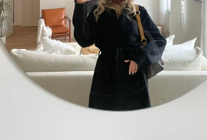 Kappa från zara  - Säljer nu min fina kappa från Zara. Storlek xs. Går att använda både höst och vinter! En knapp saknas (se bild!), jag har dock ändå aldrig använt mig av knapparna så det är inget som påverkar kappan. 