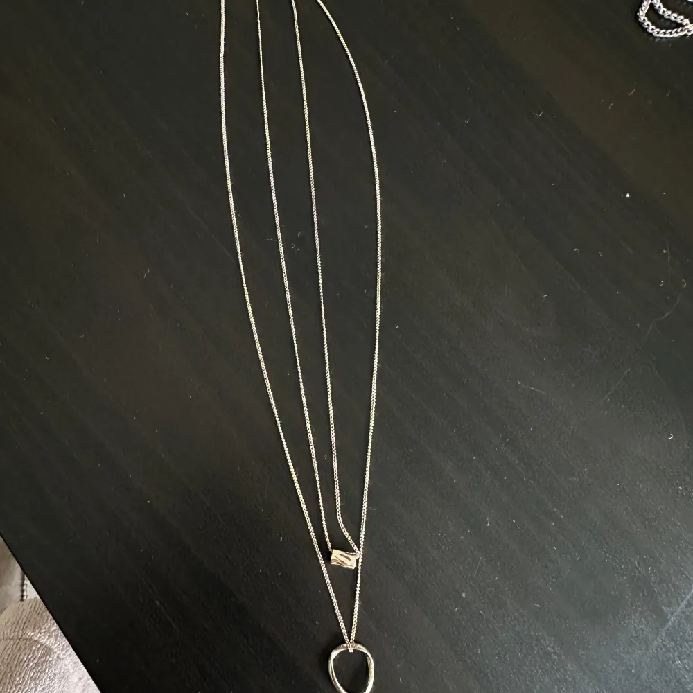Guldigt halsband från snö of Sweden, använt men fint skick 💕. Accessoarer.