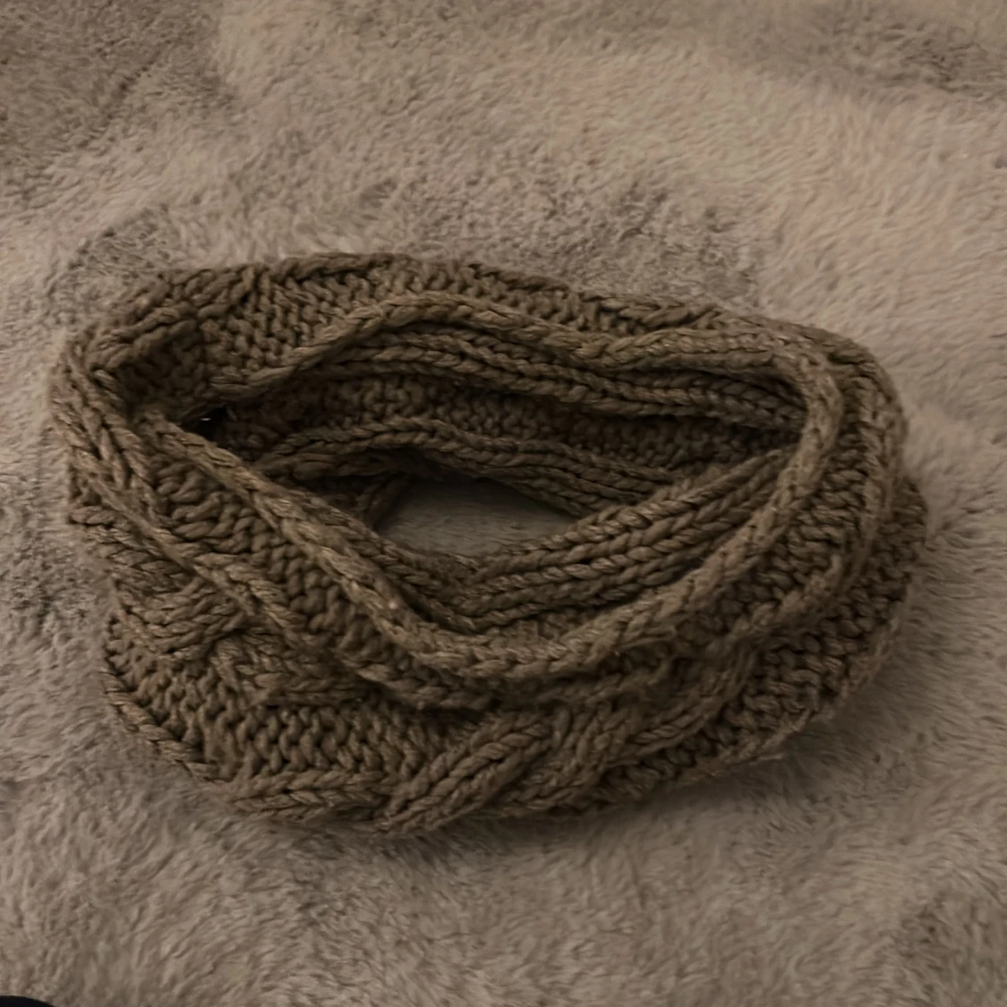 Stickad halsduk - 90