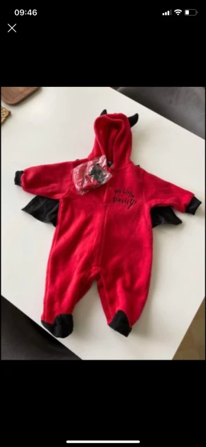 Halloween för de minsta 🤪 - Snart HALLOWEEN NY Halloweendräkt  0-3 månader  Ingår skor/tossor Köparen betalar portot om det ska skickas 