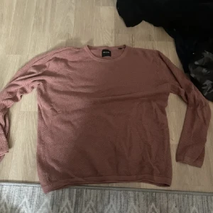 knitted Crewneck  - peach färgad crewneck