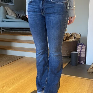 Jeans - Mörblå jeans. Som nya