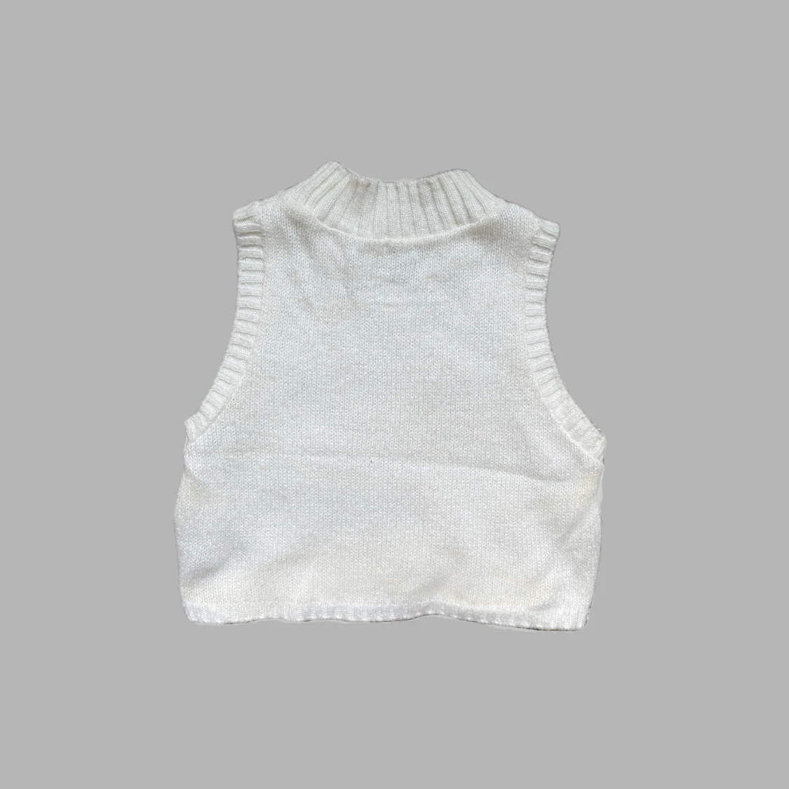 Stickad benfärgad väst - 90