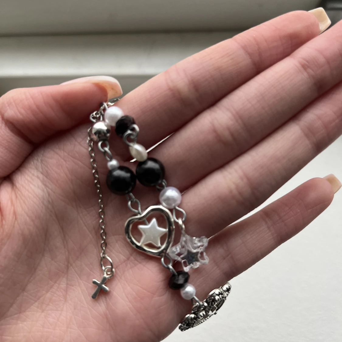 svartvit nyckelring  - 90