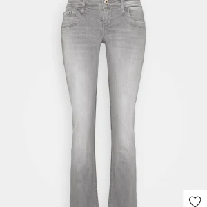 Gråa ltb jeans - Gråa ltb jeans som är slutsålt ungefär överallt.Som är super fint att ha till vinter