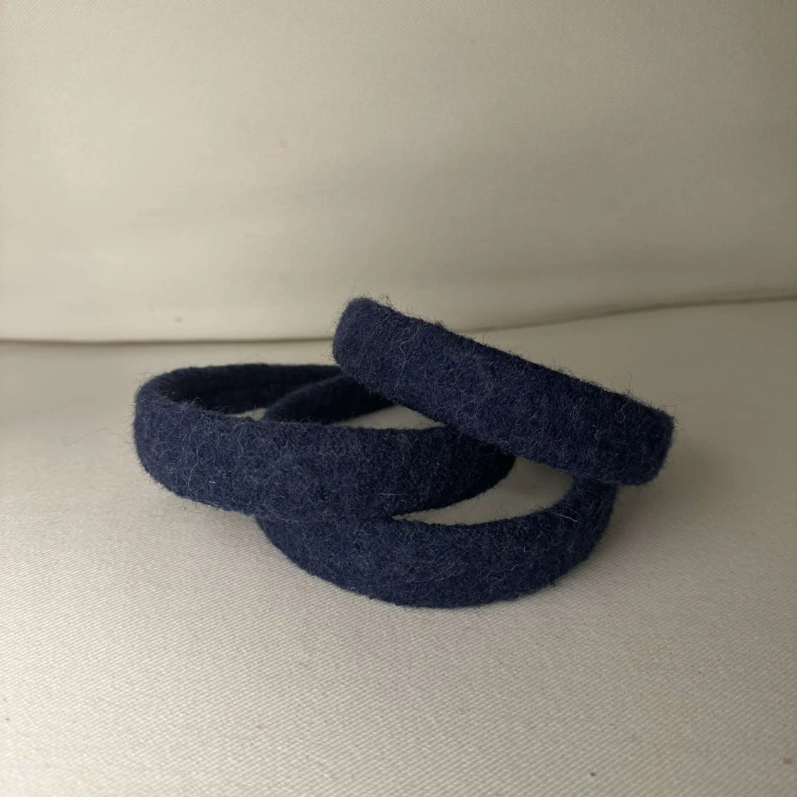 Handsydda diadem i 100% ull tyg - 91