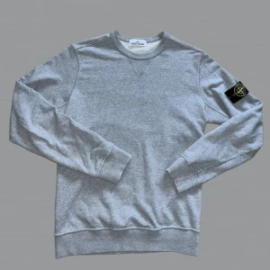 Stone Island Sweatshirt  - Säljer denna Stone Island Tröjan då den inte kommer till användning. Storlek S. Inga defekter. Skriv privat för fler bilder/frågor 🤝
