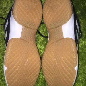 Adidas skor oanvända! Man får inte med någon låda 