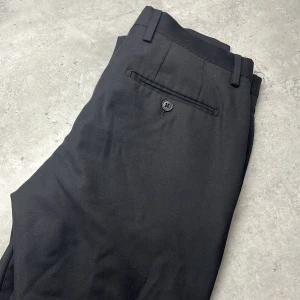 These glory days kostymbyxor  -  fräscha this glory days kostymbyxor använt på riktigt en gång på skolavslutningen men do är för småa för mig ny pris var runt 1100