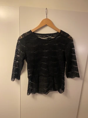Blus - Säljer denna blus från Lindex 