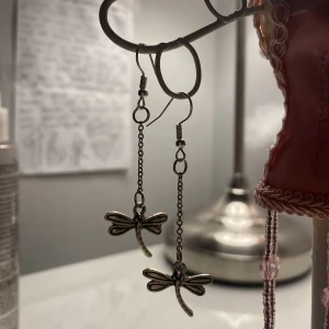 Hängande örhängen  - Egengjorda örhängen som jag älskar, så fina. 💕