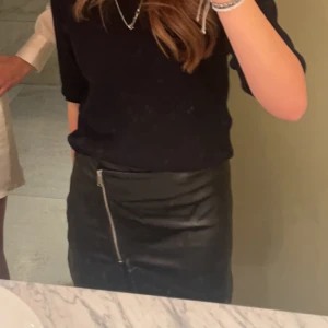 Skinkjol från zara - En jätte fin skinkjol från zara. Vet ej ifall den fortfarande säljs! Skriv privat för mer bilder och frågor❤️❤️