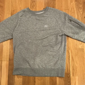 Alpha Industries - Alpha Industries sweatshirt Storlek M Skick 9/10