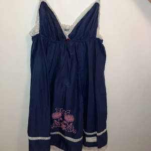 Odd molly topp/klänning - Super fin odd molly mörk blå klänning/topp med jätte fina ditaljer köpte i somras på loppis men använder inte längre💕