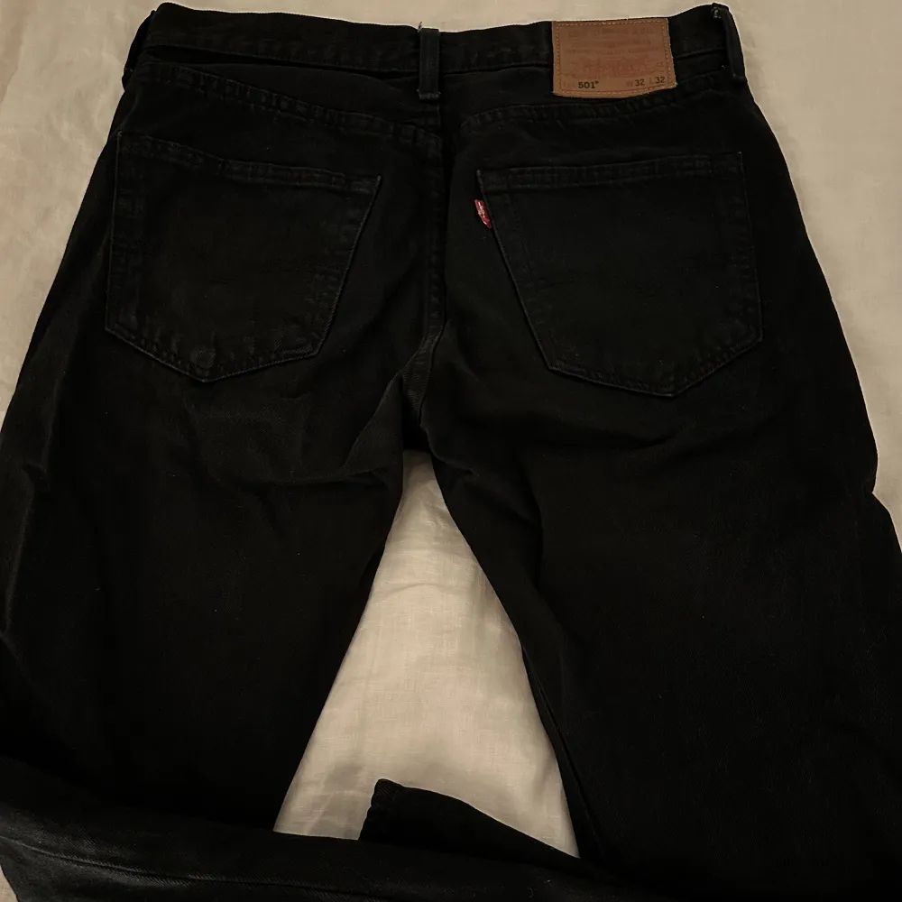 Straight fit, barely worn  Size: 32x32. Jeans & Byxor.
