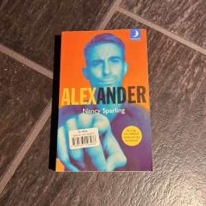 Alexander av nancy sparling, orange blå - Bok av Alexander av Nancy sparling från 2003  En rolig och träffsäker roman om att ta revansch 
