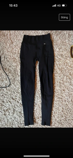 Stronger tights  - Säljer mina stronger tights då de är lite stora, modellen finns inte svar men de ser ut som de bruna på bilden fast svarta, använt men bra skicka, fråga gärna frågor 💕