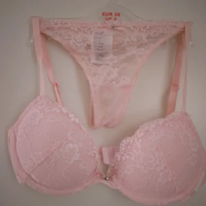 Rosa pushup BH i spets. Uttagbara pads. Felfri. 75A. - Rosa pushup BH i spets. Uttagbara pads. Felfri. 75A.