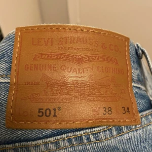 Levi's 501 - Levi's 501 W38 L34 i bra skick. Köpta för 1099kr säljs för 300kr. Priset kan diskuteras.