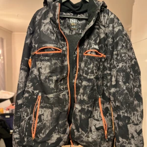 Jaktkläder p4h jacka - Relativt nyttskick. Endast använd ca 3 gånger