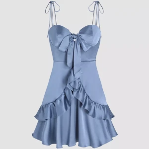 Satin klänning - Tyvärr för stor för mig (passar s/m) Helt oanvänd, lappen sitter kvar Ord pris 215kr