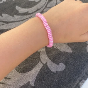 Armband  - Ett arband som är väldigt vackert. 