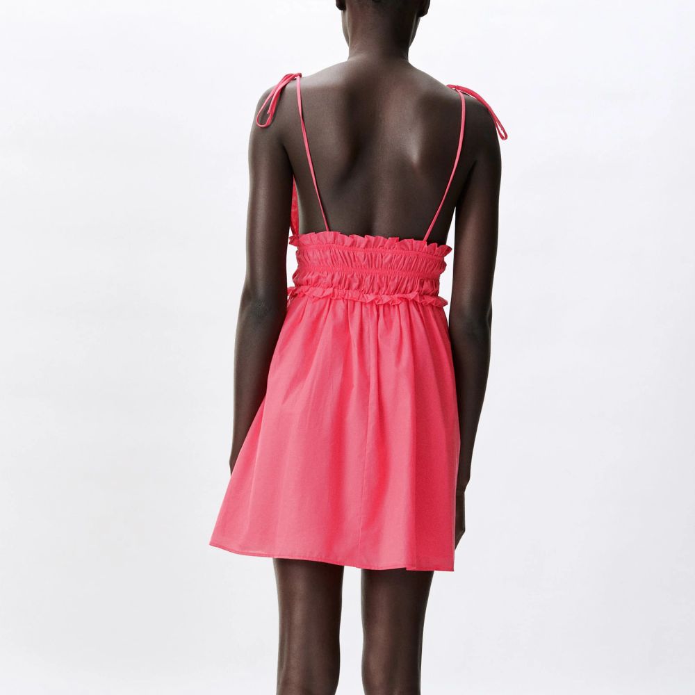 rosa klänning från zara! knappt använd 💕 slutsåld 🥰 200 vid snabb affär!. Klänningar.