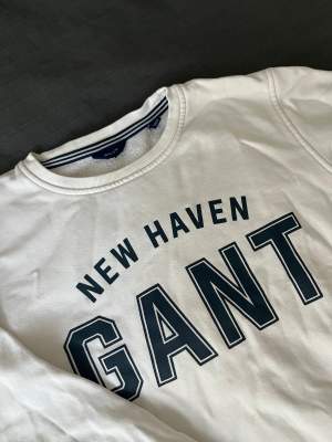 Gant sweatshirt i storlek 11-12 år eller 146/152. Pris går att diskuteras!!