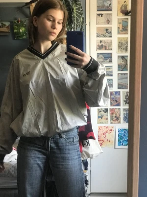 80-tals träningströja - En tun polyester träningströja. Sitter overaize och är i oanvänt skick. 