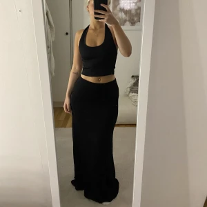 Svart halterneck - Topp från H&M. Storlek s. Nyskick. 