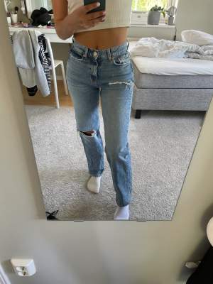Fina jeans från Gina tricot💕 inga defekter på varan, nypris: 599, pris kan diskuteras 