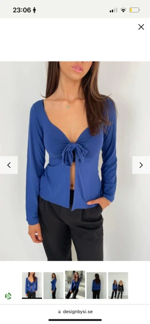 Blus - Den populära design by si blusen, andvänd en gång, så väldigt bra skick. Skriv om frågor eller pris<3