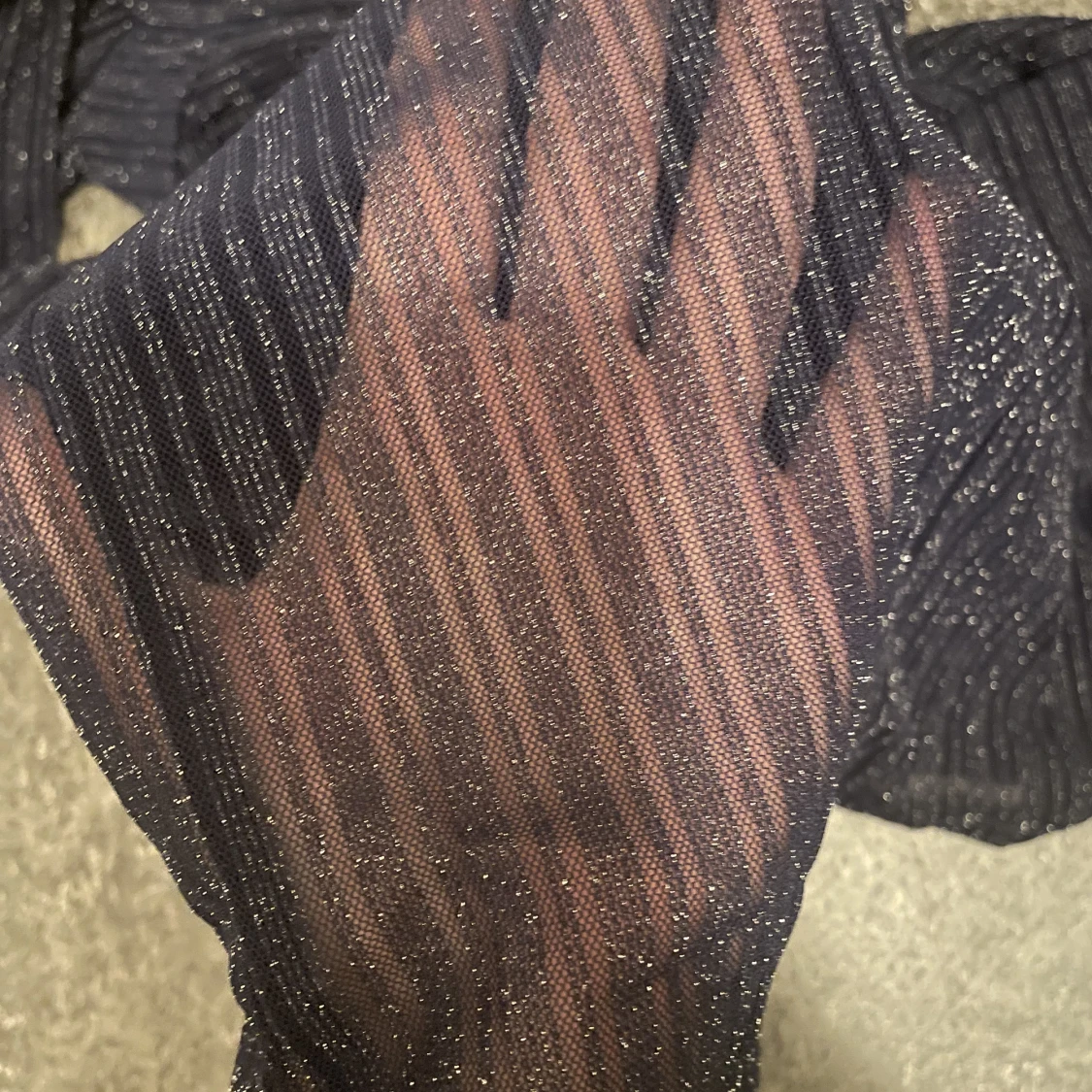 Mörk blå genomskinlig tröja - 91