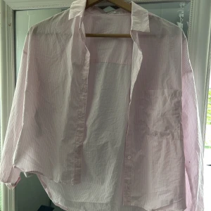 Skjorta  - Endast använd 1 gång 