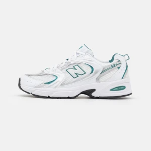 New balance 530 - Hyfsat nya new balance som inte kommer till användning. Vid intresse skickas fler bilder, inköptes för 1300 kr. Köparen står för frakt!