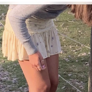 Sommarkjol - Så söt kjol, i storlek 146/152 men passar xs💕