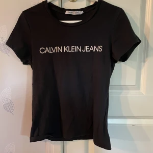 Calvin Klein T-shirt - Använd men i fint skick.  