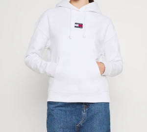 Huvtröja  - Huvtröja Tommy Hilfiger. Tommy Jeans. Helt ny. Använd bara en gång. Vit färg. 