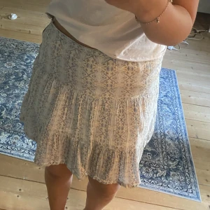 Kjol - Superfin kjol som är köpt second hand. Säljer då den inte riktigt passar mig längre❤️‍🔥täcken på användning finns men i bra skick