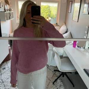 Säljer min rosa stickade tröja från zara i storlek M💓säljer för 120kr och köparen står för frakt!