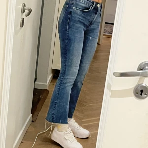 Jeans från Zara Bootcut strl 36 - Fint skick. Kan hämtas i Solna/TC.