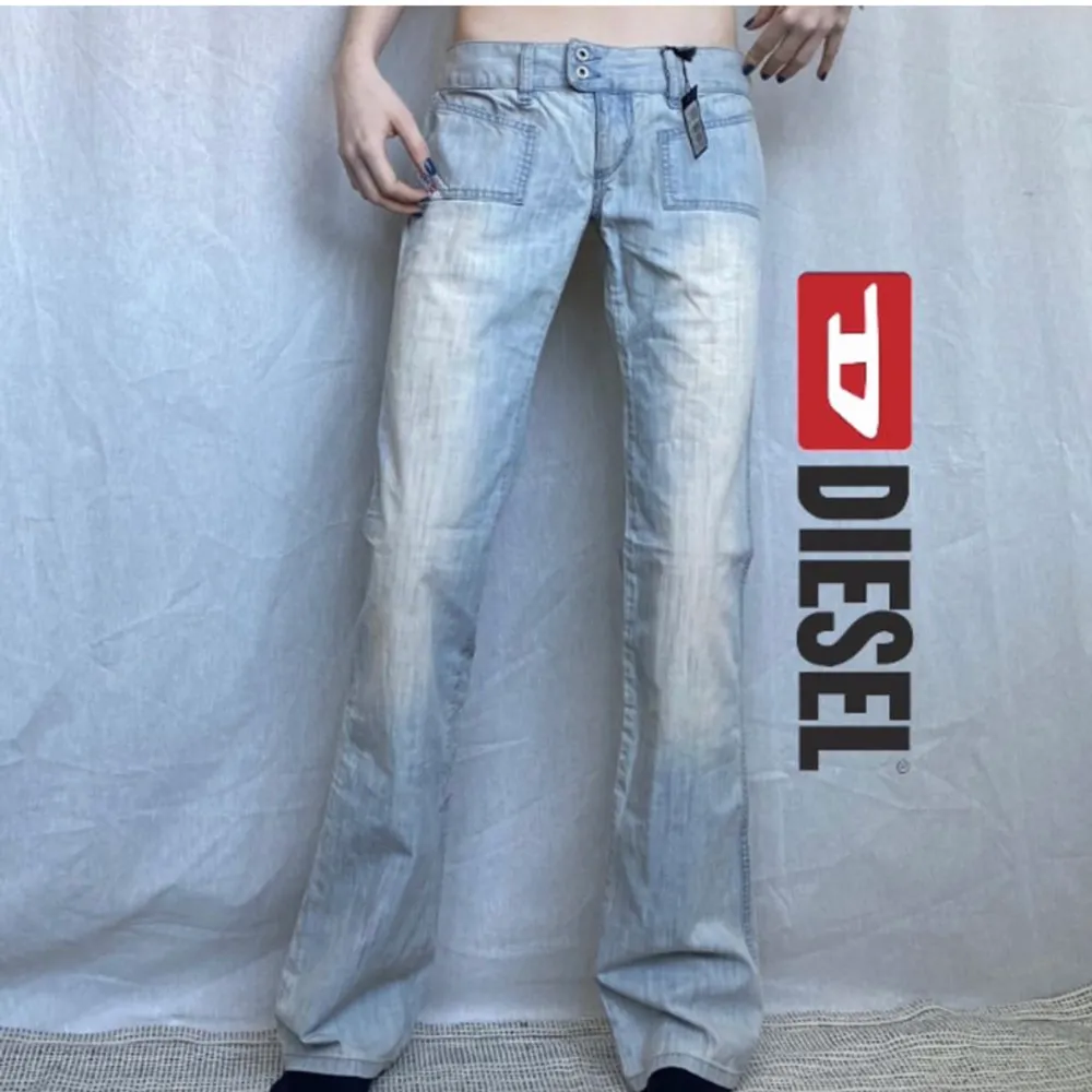 Säljer ett par jättefina jeans från Diesel då de tyvärr är för små för mig som är 177. Tjejen på bilden: 174cm Innerbenslängd: 81cm Midjemått: 80cm. Bilderna är från den tidigare ägaren, extremt fina och helt ny kvalitet, men är som sagt för små för mig. . Jeans & Byxor.