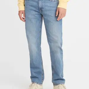 Mycket fina levis jeans i väldigt bra skick. Säljer p.g.a att de inte passar mig. Storlek 29/32