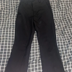 Bootcut kostymbyxor  - Jättefina bootcut kostymbyxor från bikbok. Bra material och skick.