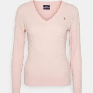 Säljer nu min rosa gant tröja 💗 Står inte stlk men skulle kanske gissa S - M