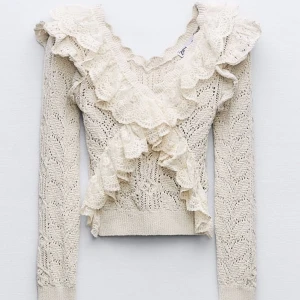 Zara blus  - Hej, säljer nu min super snygga zara blus, knappt använd. Är öppet för byten!💞