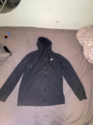 Zipup hoodie  - Säljer för att den inte kommer till användning. Är både till dam och herr.