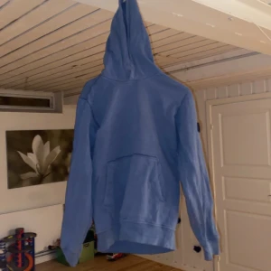 Stone island hoddie  - Stone island hoddie köpt på nk storlek S