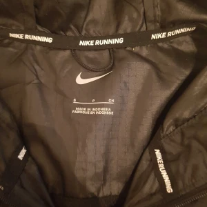 Nike vindjacka - Fin Nike vindjacka, använd ett fåtal gånger